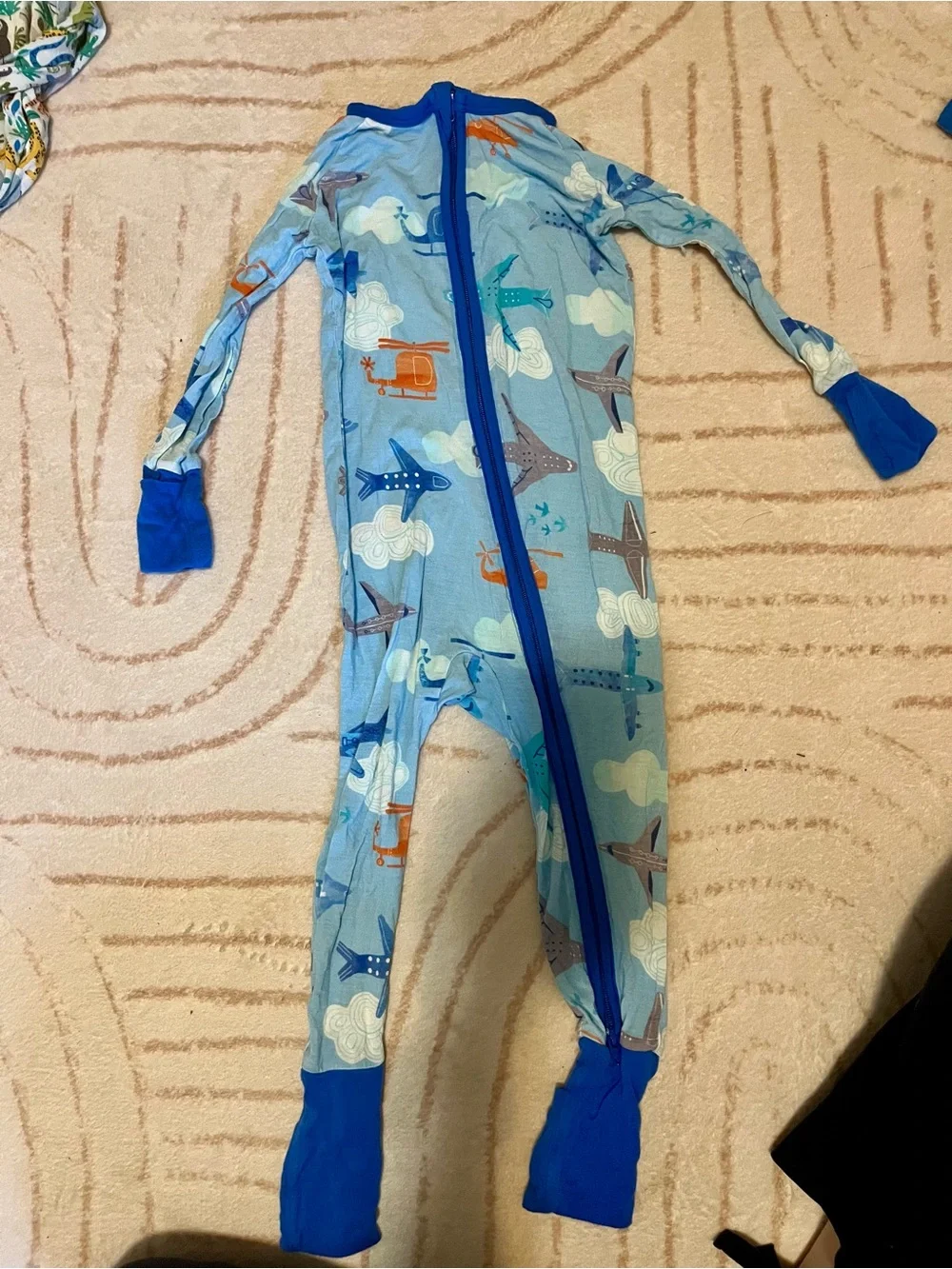 6 Little Sleepies Zippies 12-18m